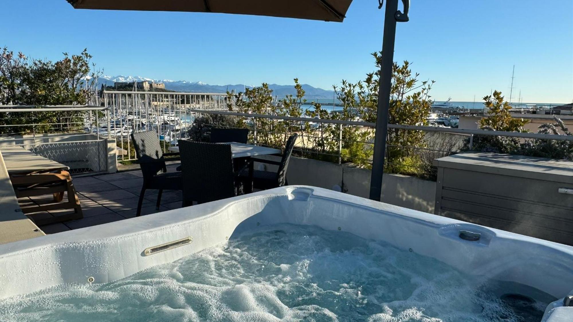 Penthouse Vue Mer Avec Rooftop,Jacuzzi,Et Parking Prive Antibes Eksteriør billede